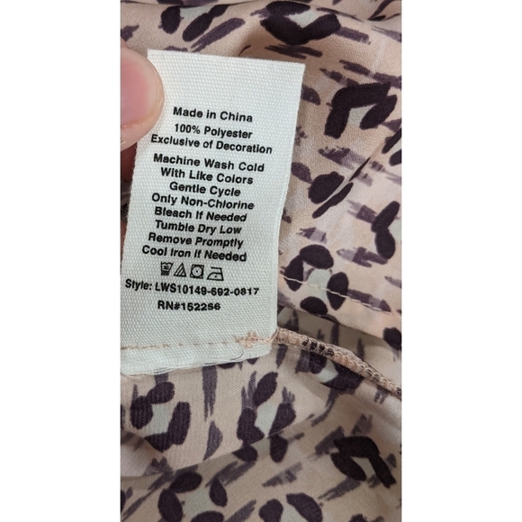 🆕 Avec Les Filles Sleeveless Print Top in Les Filles Pink Leopard Medium - Picture 5 of 8